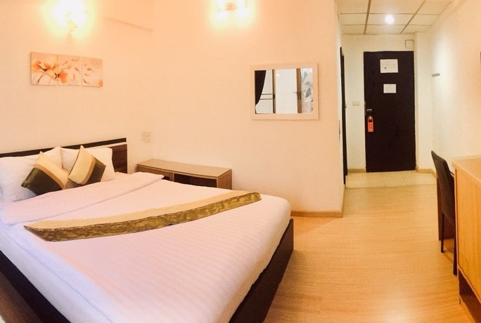 Imagen de la habitación del Hotel Crown BTS Nana. Foto 10