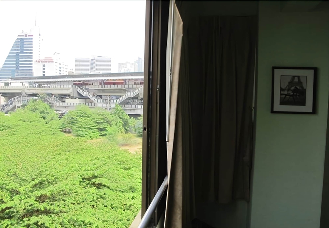 Imagen de la habitación del Hotel Crown BTS Nana. Foto 12