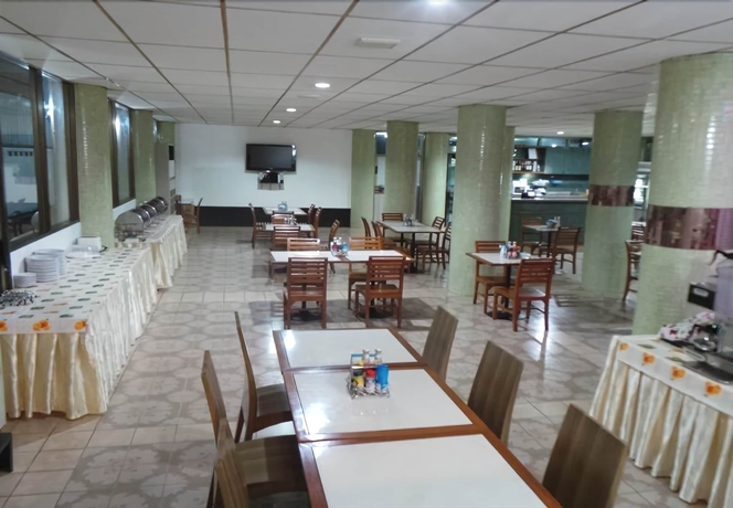 Imagen del bar/restaurante del Hotel Crown BTS Nana. Foto 2