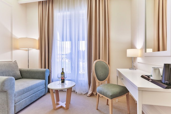 Imagen de la habitación del Hotel Crown, Budva. Foto 4