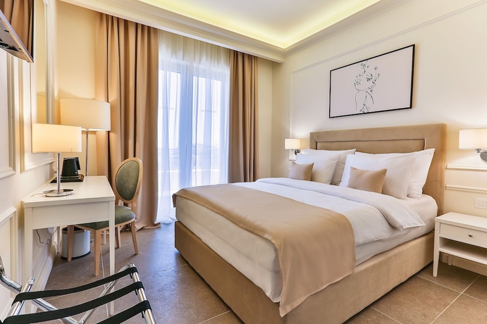 Imagen de la habitación del Hotel Crown, Budva. Foto 5