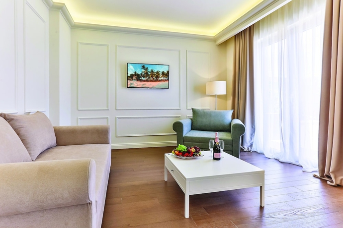Imagen de la habitación del Hotel Crown, Budva. Foto 9