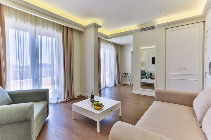 Imagen de la habitación del Hotel Crown, Budva. Foto 10
