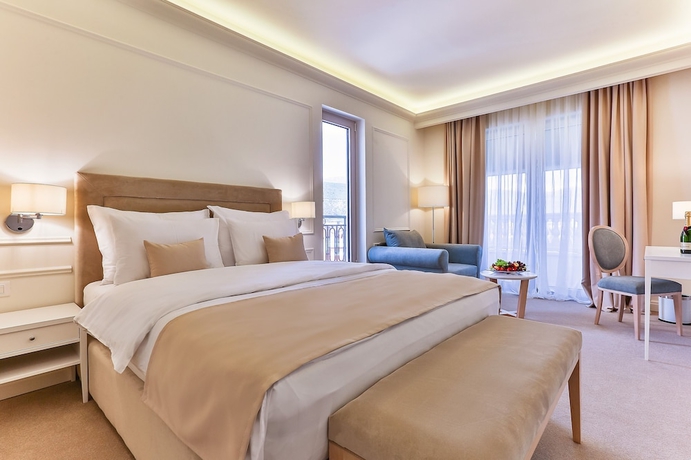 Imagen de la habitación del Hotel Crown, Budva. Foto 11