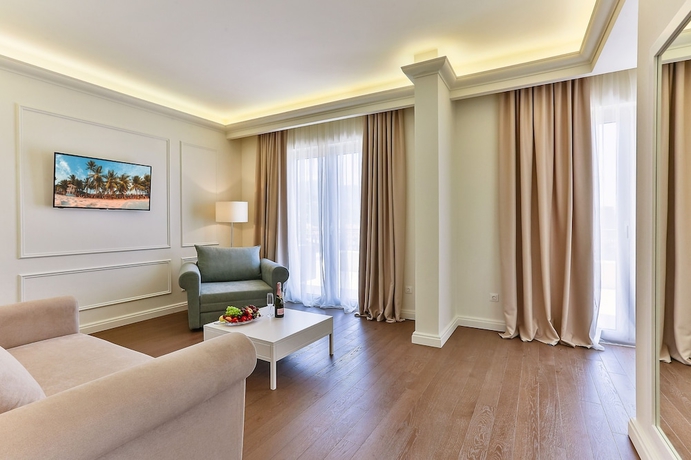 Imagen de la habitación del Hotel Crown, Budva. Foto 15