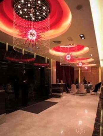 Imagen de los interiores del Hotel Crown Garden. Foto 4