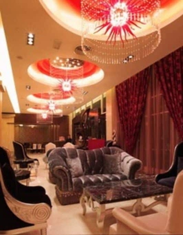 Imagen de los interiores del Hotel Crown Garden. Foto 5