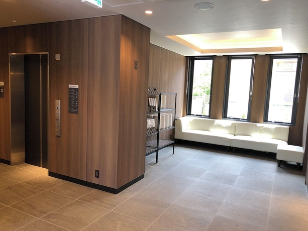 Imagen de los interiores del Hotel Crown Hills Goi. Foto 13