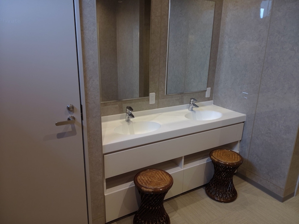Imagen general del Hotel Crown Hills Goi. Foto 3