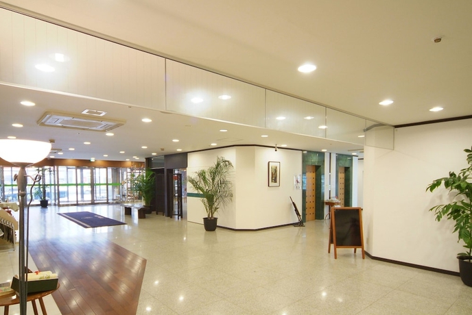 Imagen de los interiores del Hotel Crown Hills Himeji. Foto 18