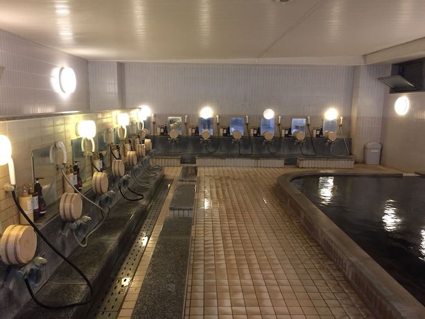 Imagen de la piscina del Hotel Crown Hills Oita. Foto 18