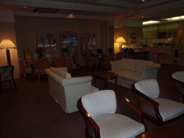 Imagen de los interiores del Hotel Crown Hills Okaya. Foto 19