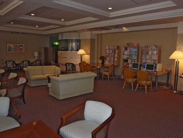 Imagen del bar/restaurante del Hotel Crown Hills Okaya. Foto 3