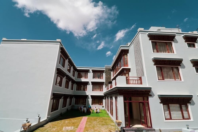 Imagen general del Hotel Crown Himalaya. Foto 1