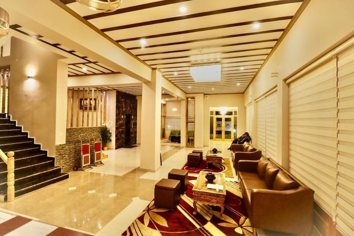 Imagen de los interiores del Hotel Crown Himalaya. Foto 9