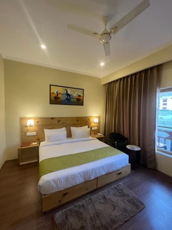 Imagen de la habitación del Hotel Crown Himalaya. Foto 2