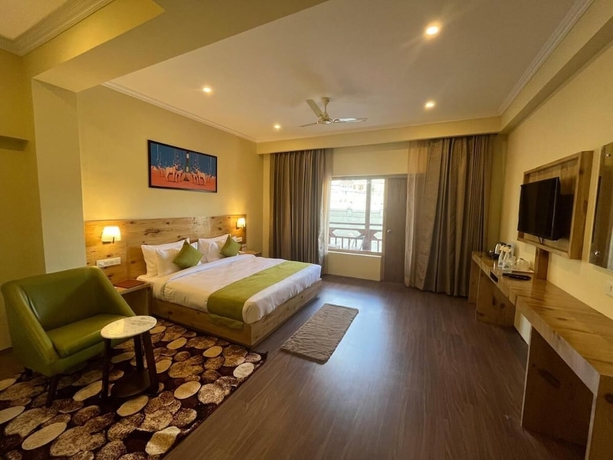 Imagen de la habitación del Hotel Crown Himalaya. Foto 3