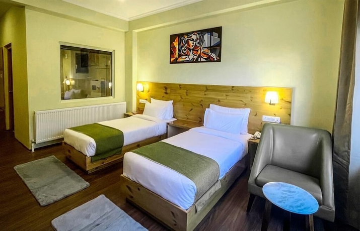 Imagen de la habitación del Hotel Crown Himalaya. Foto 5