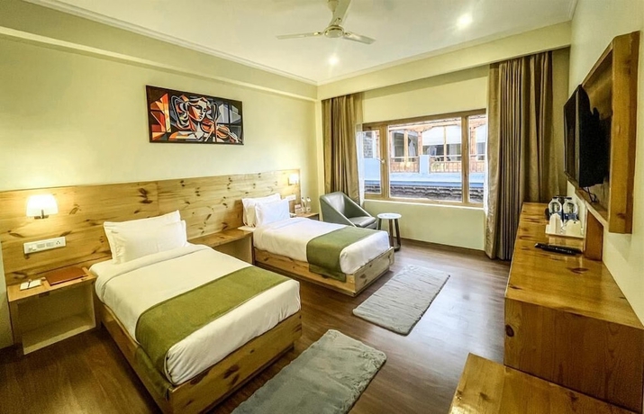 Imagen de la habitación del Hotel Crown Himalaya. Foto 6