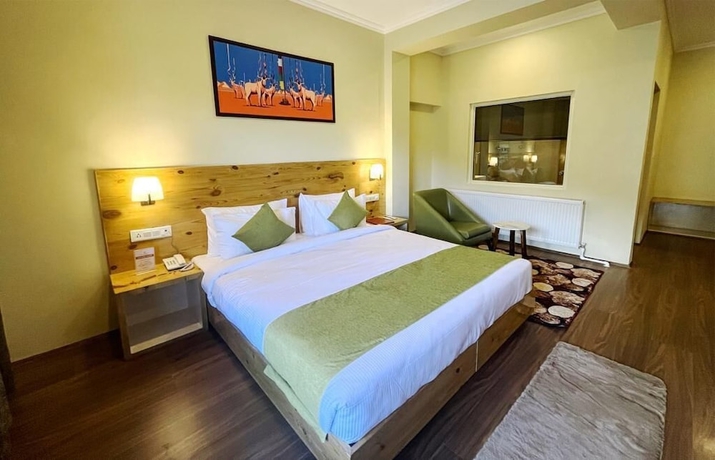 Imagen de la habitación del Hotel Crown Himalaya. Foto 7