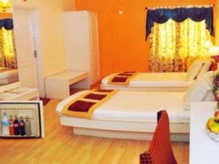 Imagen de la habitación del Hotel Crown Hotel, Ahmedabad. Foto 9