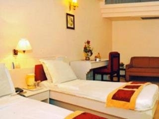 Imagen de la habitación del Hotel Crown Hotel, Ahmedabad. Foto 10
