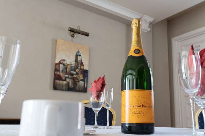 Imagen del bar/restaurante del Hotel Crown Hotel - Stone, Near Stoke-On-Trent by OYO. Foto 6