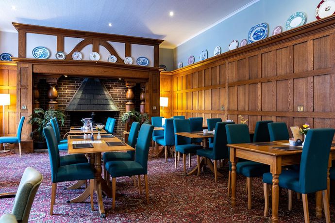 Imagen del bar/restaurante del Hotel Crown Hotel - Stone, Near Stoke-On-Trent by OYO. Foto 9