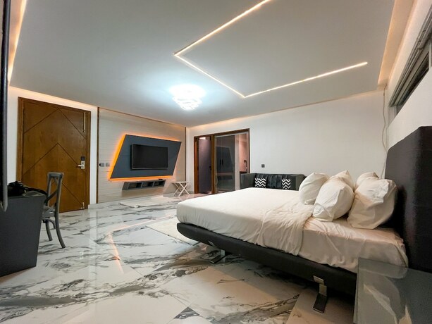 Imagen de la habitación del Hotel Crown Inn, Karachi. Foto 11