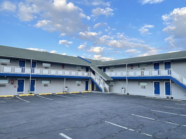 Imagen general del Hotel Crown Inn Motel, Linden. Foto 13