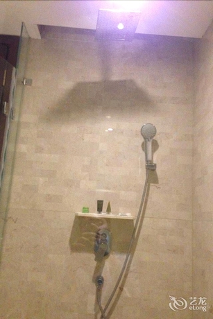 Imagen de la habitación del Hotel Crown International Exhibition Kunshan. Foto 5