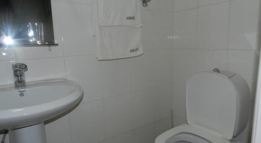 Imagen de la habitación del Hotel Crown Jakiba. Foto 7