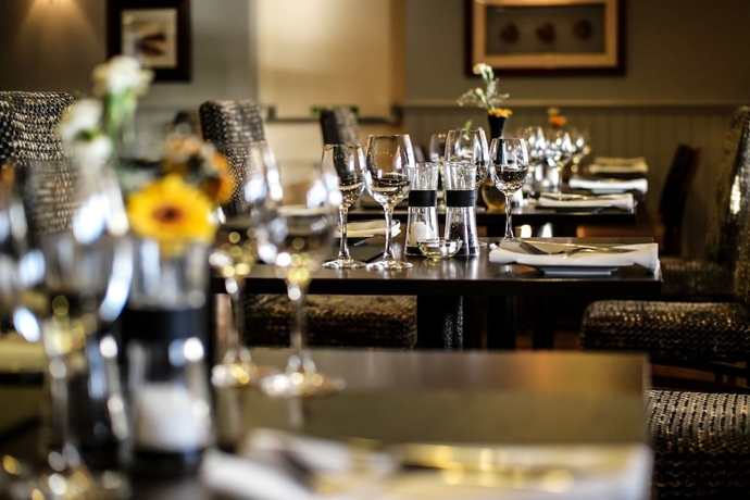 Imagen del bar/restaurante del Hotel Crown Lodge. Foto 4