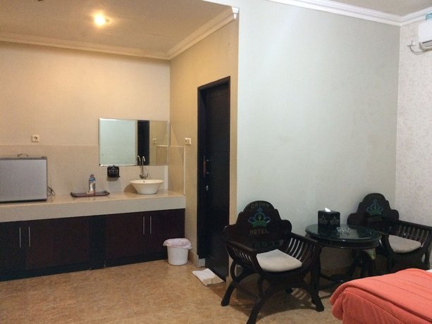 Imagen de la habitación del Hotel Crown, Mataram. Foto 4