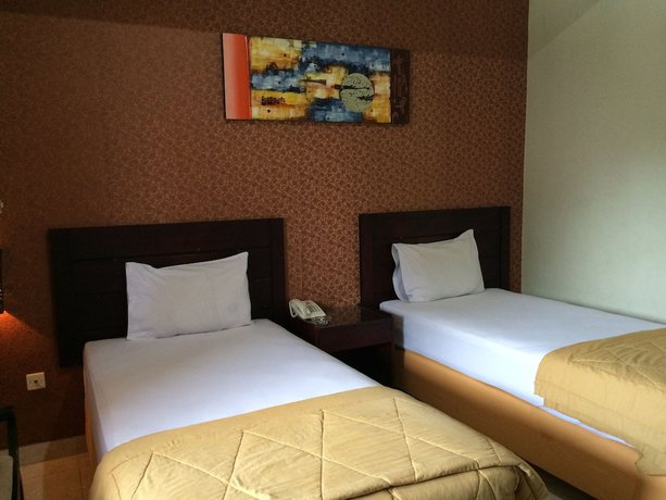 Imagen de la habitación del Hotel Crown, Mataram. Foto 6