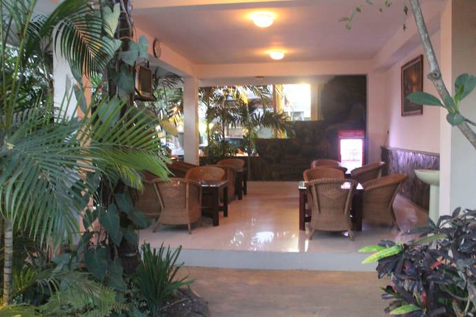 Imagen de los interiores del Hotel Crown, Mataram. Foto 14