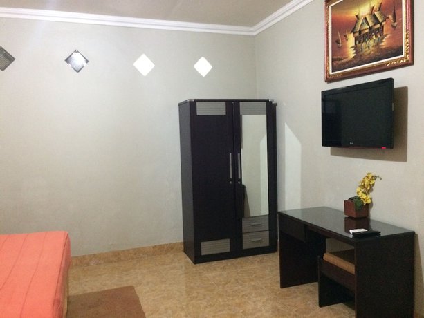 Imagen de la habitación del Hotel Crown, Mataram. Foto 7