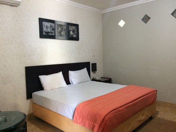 Imagen de la habitación del Hotel Crown, Mataram. Foto 10