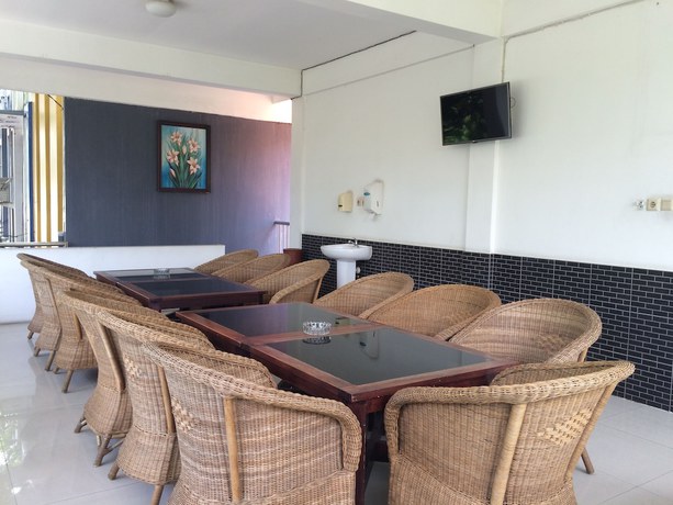 Imagen de los interiores del Hotel Crown, Mataram. Foto 20