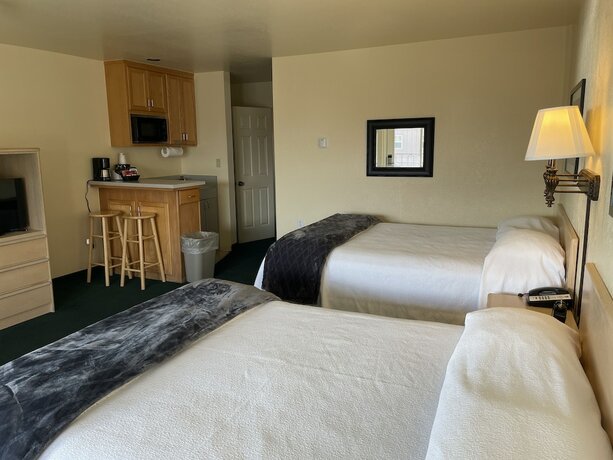 Imagen de la habitación del Hotel Crown Motel. Foto 13