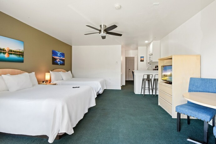 Imagen de la habitación del Hotel Crown Motel. Foto 19