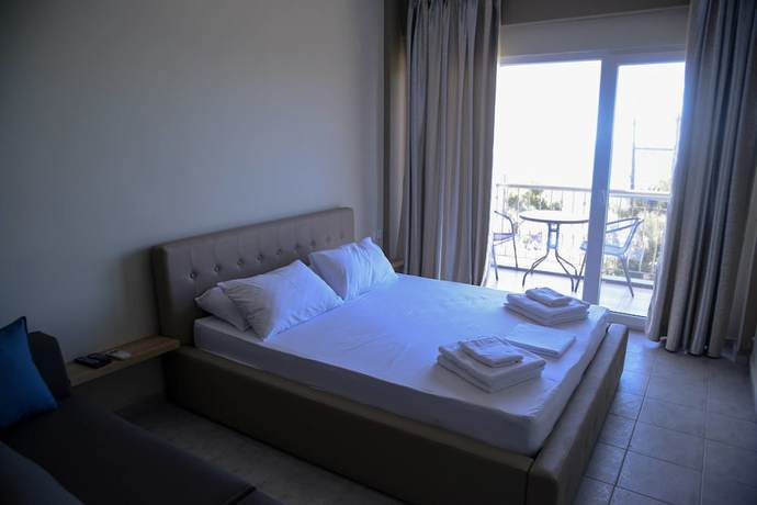 Imagen de la habitación del Hotel Crown, Nea Skioni. Foto 8