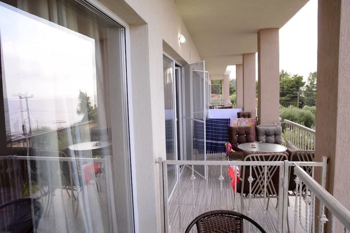 Imagen de la habitación del Hotel Crown, Nea Skioni. Foto 9
