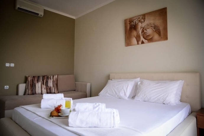Imagen de la habitación del Hotel Crown, Nea Skioni. Foto 10