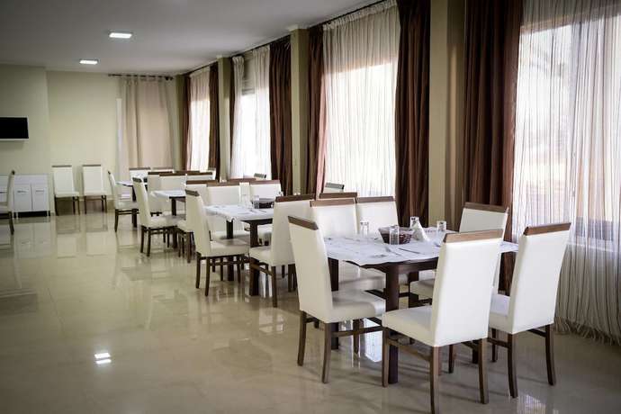 Imagen del bar/restaurante del Hotel Crown, Nea Skioni. Foto 2