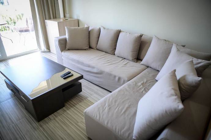Imagen de la habitación del Hotel Crown, Nea Skioni. Foto 13