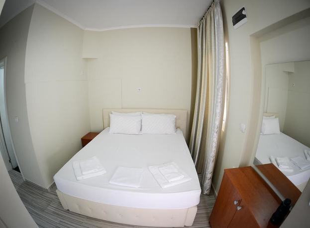Imagen de la habitación del Hotel Crown, Nea Skioni. Foto 14