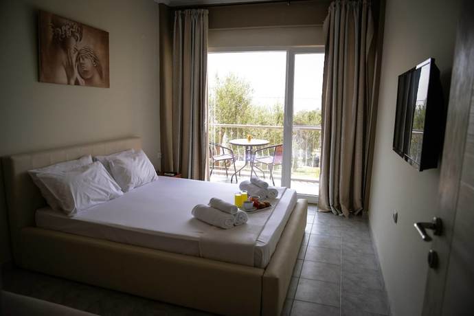 Imagen de la habitación del Hotel Crown, Nea Skioni. Foto 16