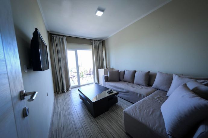 Imagen de la habitación del Hotel Crown, Nea Skioni. Foto 17