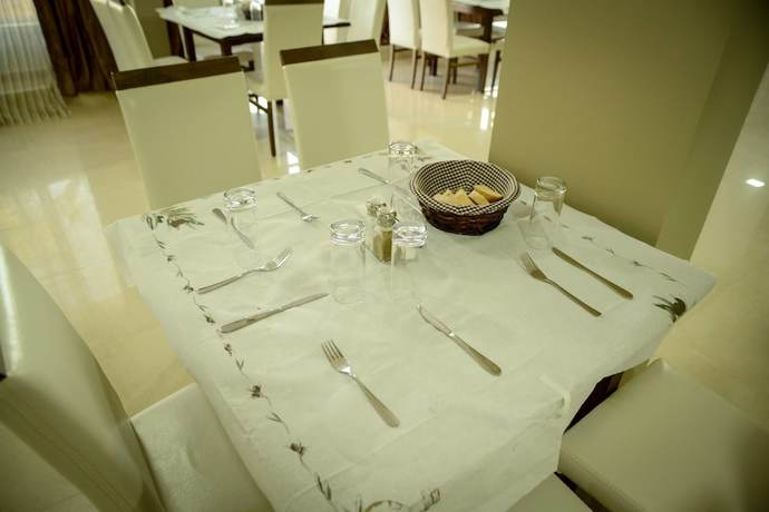 Imagen del bar/restaurante del Hotel Crown, Nea Skioni. Foto 4